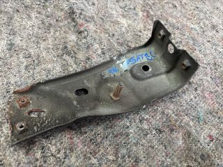 bontott VW PASSAT B6 Bal Sárvédő Oldaltartó