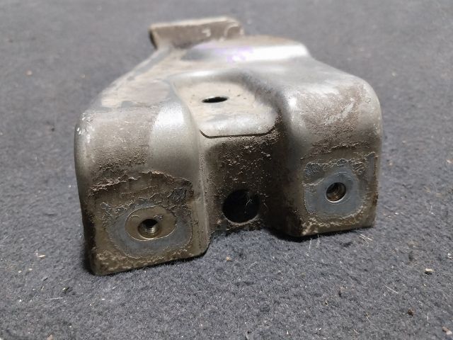 bontott VW PASSAT B6 Bal Sárvédő Oldaltartó