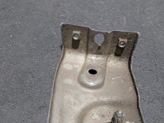 bontott VW PASSAT B6 Bal Sárvédő Oldaltartó