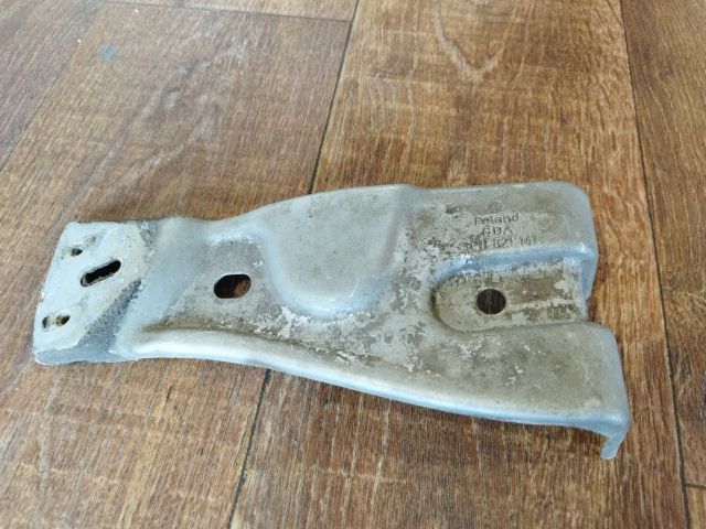 bontott VW PASSAT B6 Bal Sárvédő Oldaltartó