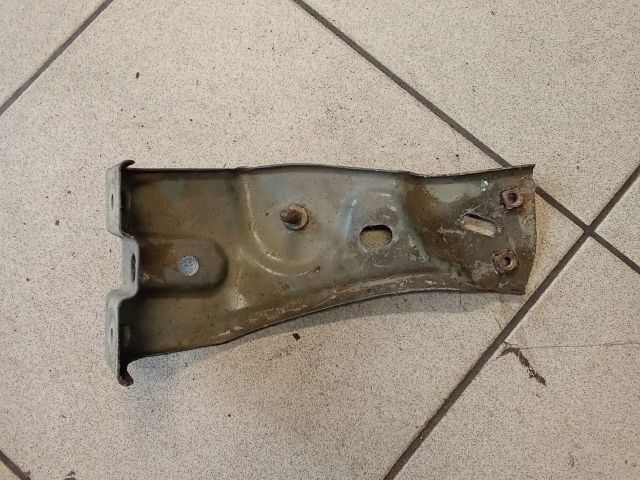 bontott VW PASSAT B6 Bal Sárvédő Oldaltartó