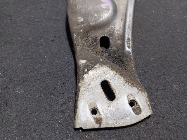 bontott VW PASSAT B6 Bal Sárvédő Oldaltartó