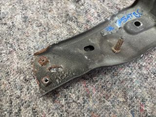 bontott VW PASSAT B6 Bal Sárvédő Oldaltartó