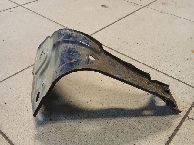 bontott VW PASSAT B6 Bal Sárvédő Oldaltartó