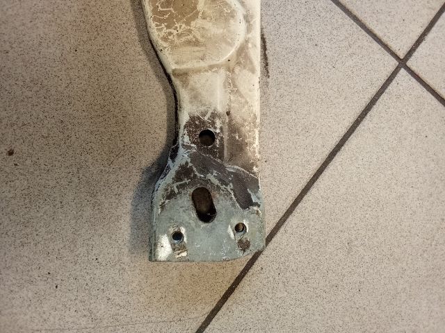 bontott VW PASSAT B6 Bal Sárvédő Oldaltartó