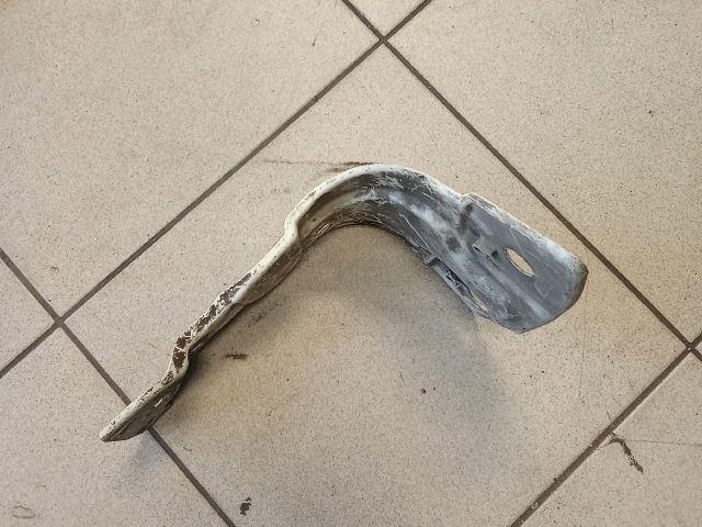 bontott VW PASSAT B6 Bal Sárvédő Oldaltartó