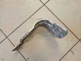 bontott VW PASSAT B6 Bal Sárvédő Oldaltartó