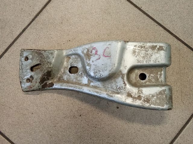 bontott VW PASSAT B6 Bal Sárvédő Oldaltartó