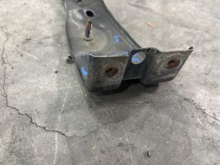 bontott VW PASSAT B6 Bal Sárvédő Oldaltartó