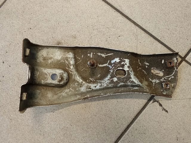 bontott VW PASSAT B6 Bal Sárvédő Oldaltartó