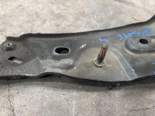 bontott VW PASSAT B6 Bal Sárvédő Oldaltartó