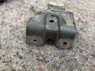 bontott VW PASSAT B6 Bal Sárvédő Oldaltartó