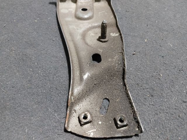 bontott VW PASSAT B6 Bal Sárvédő Oldaltartó