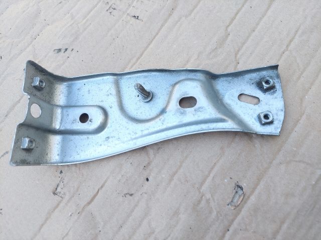 bontott VW PASSAT B6 Bal Sárvédő Oldaltartó