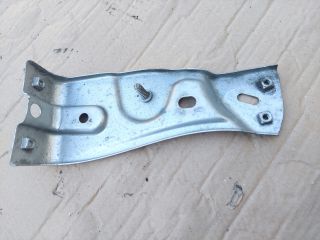 bontott VW PASSAT B6 Bal Sárvédő Oldaltartó