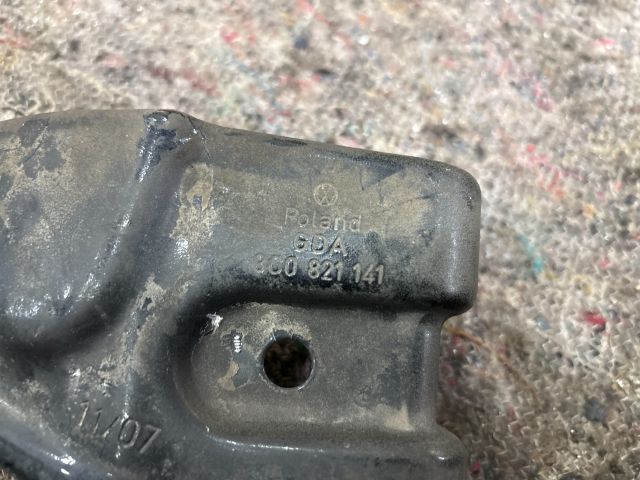 bontott VW PASSAT B6 Bal Sárvédő Oldaltartó