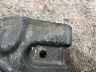 bontott VW PASSAT B6 Bal Sárvédő Oldaltartó