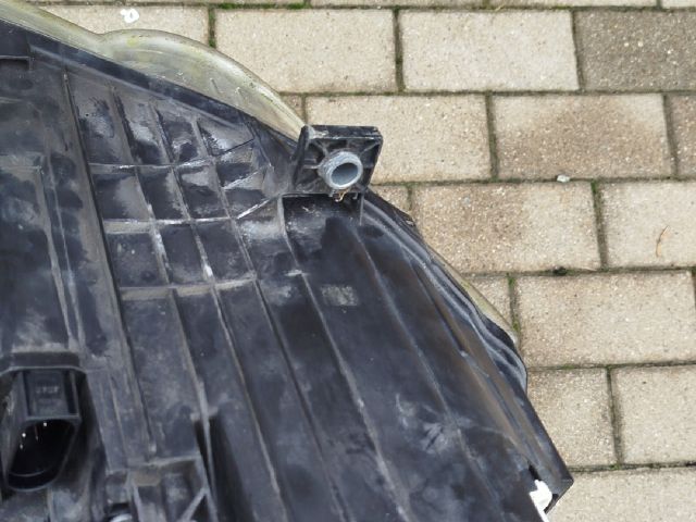 bontott VW PASSAT B6 Bal Xenon Fényszóró