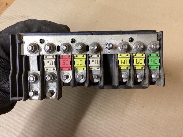 bontott VW PASSAT B6 Biztosítéktábla Doboz