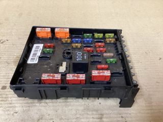 bontott VW PASSAT B6 Biztosítéktábla Doboz