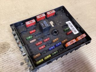 bontott VW PASSAT B6 Biztosítéktábla Doboz