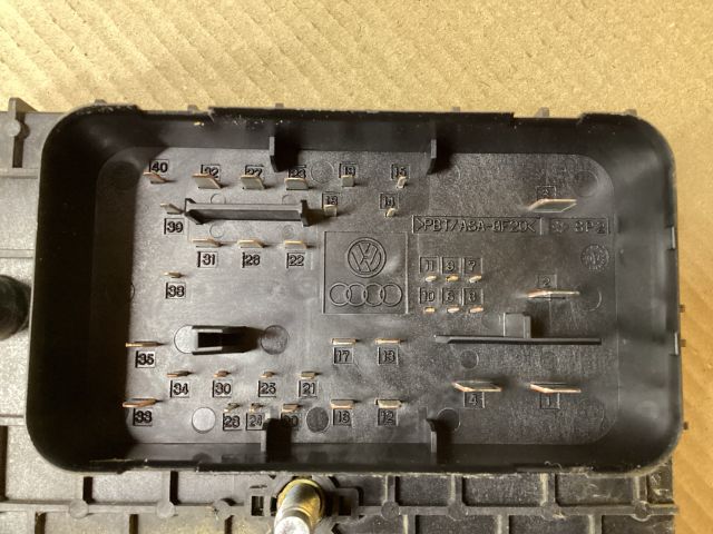 bontott VW PASSAT B6 Biztosítéktábla Doboz