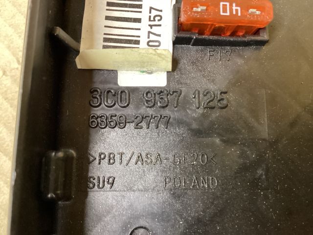 bontott VW PASSAT B6 Biztosítéktábla Doboz