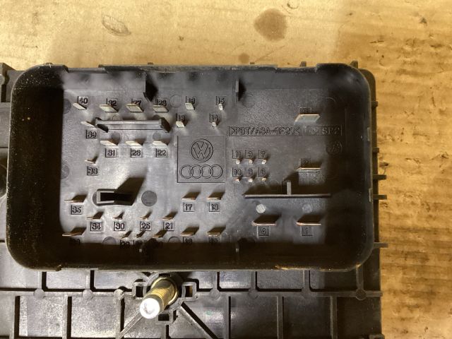 bontott VW PASSAT B6 Biztosítéktábla Doboz