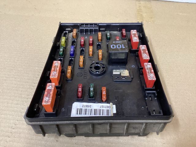 bontott VW PASSAT B6 Biztosítéktábla Doboz