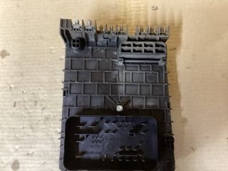 bontott VW PASSAT B6 Biztosítéktábla Doboz