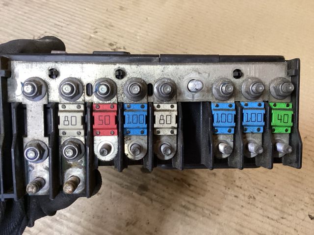 bontott VW PASSAT B6 Biztosítéktábla Doboz