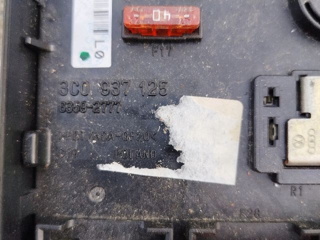 bontott VW PASSAT B6 Biztosítéktábla Doboz