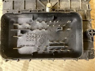 bontott VW PASSAT B6 Biztosítéktábla Doboz