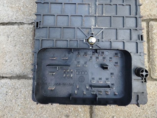 bontott VW PASSAT B6 Biztosítéktábla Doboz