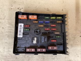 bontott VW PASSAT B6 Biztosítéktábla Doboz