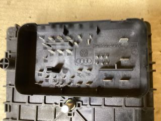 bontott VW PASSAT B6 Biztosítéktábla Doboz