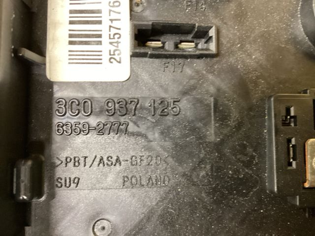 bontott VW PASSAT B6 Biztosítéktábla Doboz