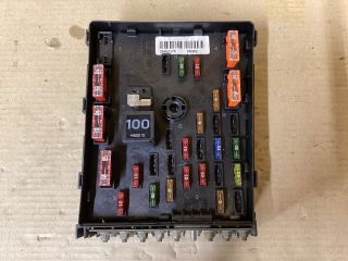 bontott VW PASSAT B6 Biztosítéktábla Doboz