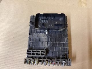 bontott VW PASSAT B6 Biztosítéktábla Doboz