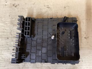 bontott VW PASSAT B6 Biztosítéktábla Doboz