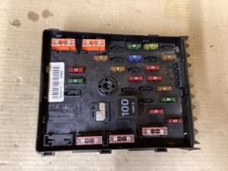 bontott VW PASSAT B6 Biztosítéktábla Doboz