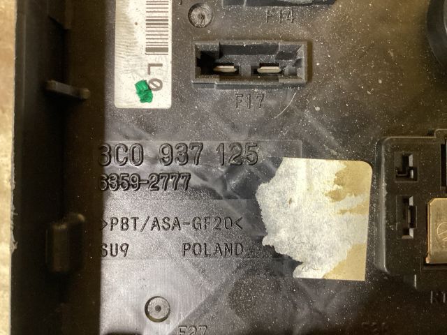 bontott VW PASSAT B6 Biztosítéktábla Doboz