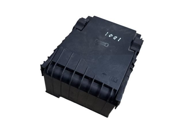 bontott VW PASSAT B6 Biztosítéktábla Fedél