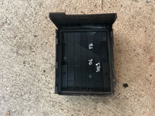 bontott VW PASSAT B6 Biztosítéktábla Fedél