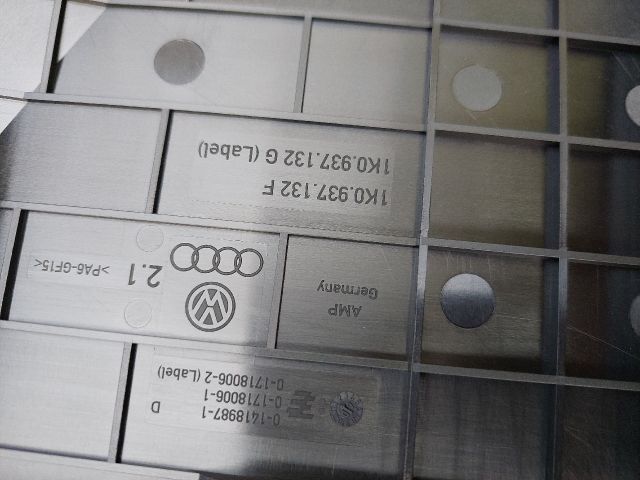 bontott VW PASSAT B6 Biztosítéktábla Fedél