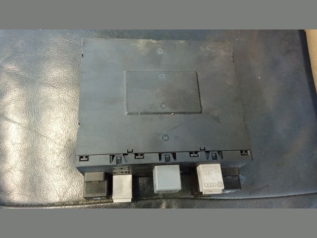 bontott VW PASSAT B6 Biztosítéktábla Utastér