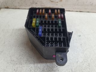 bontott VW PASSAT B6 Biztosítéktábla Utastér