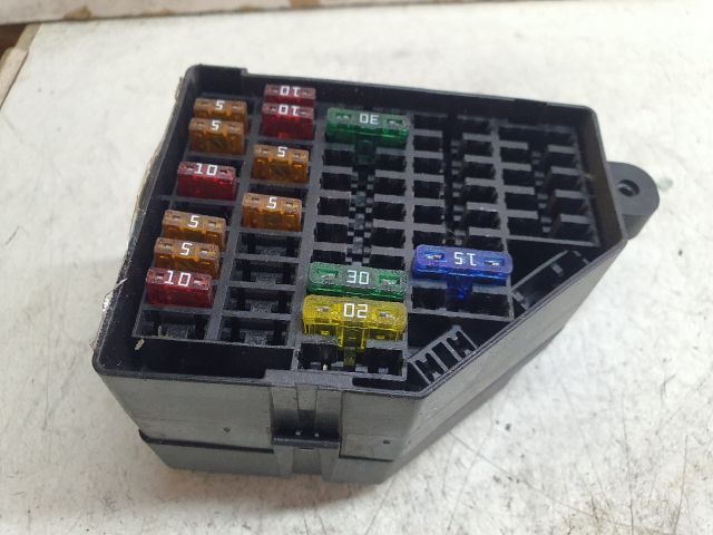 bontott VW PASSAT B6 Biztosítéktábla Utastér