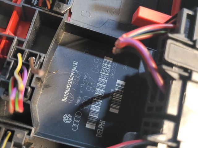 bontott VW PASSAT B6 Biztosítéktábla Utastér