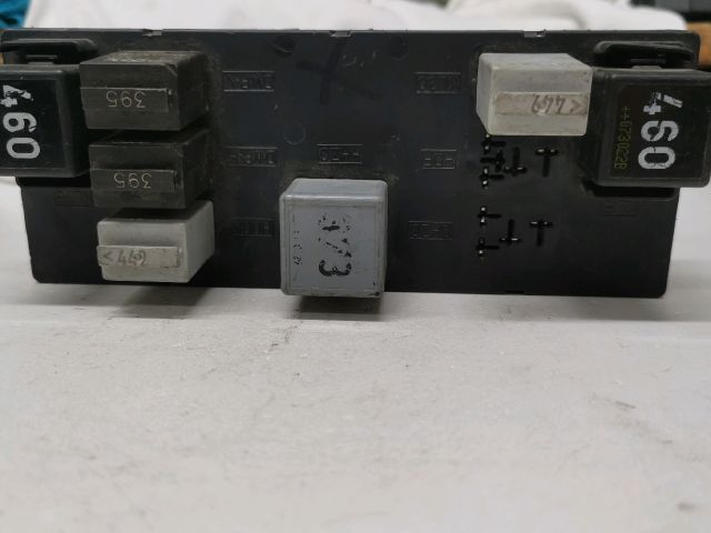 bontott VW PASSAT B6 Biztosítéktábla Utastér